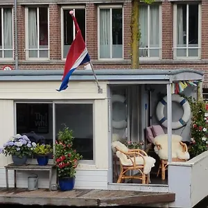 Pantheos Houseboat Botel Amsterdam